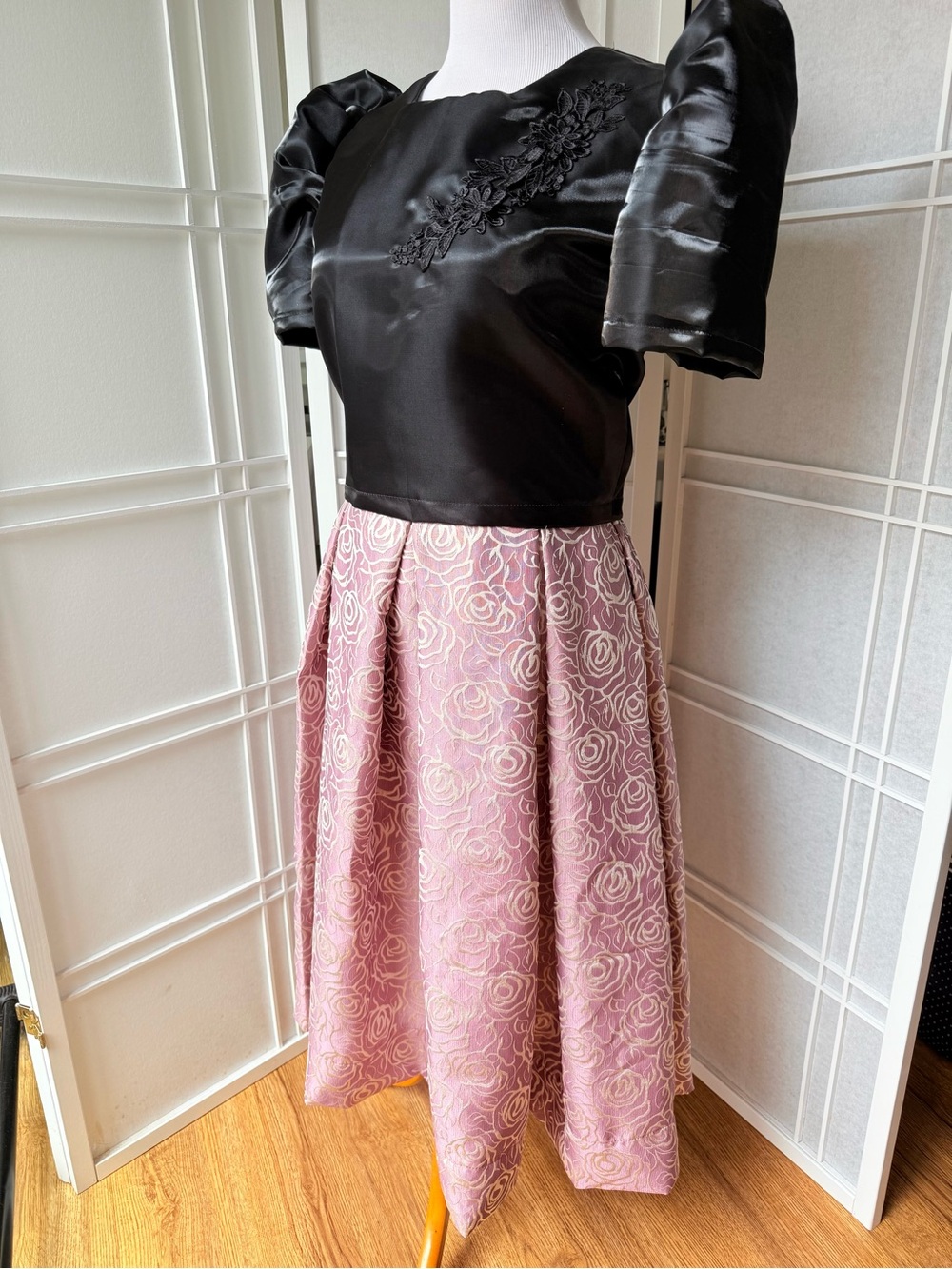 Elegant Pink Floral Midi Skirt - Picture 2 of 4
